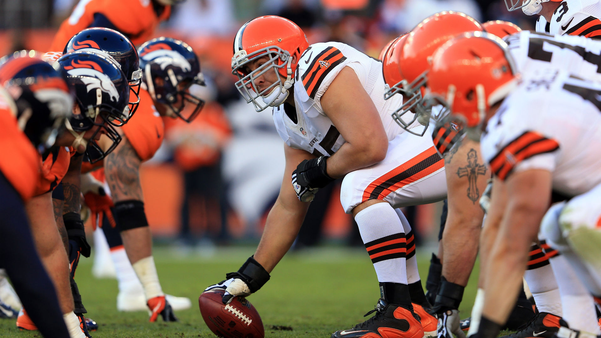 Browns com. Американский футбол девушки пикантное. Кливленд Браунс клубы НФЛ. Alex Mack. Cleveland Browns famous Fans.