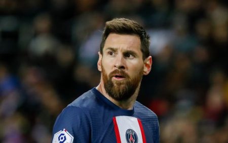 Lionel Messi returns to Barcelona